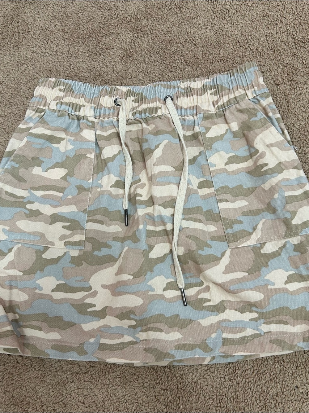 Francesca‘s Camo Mini Skirt